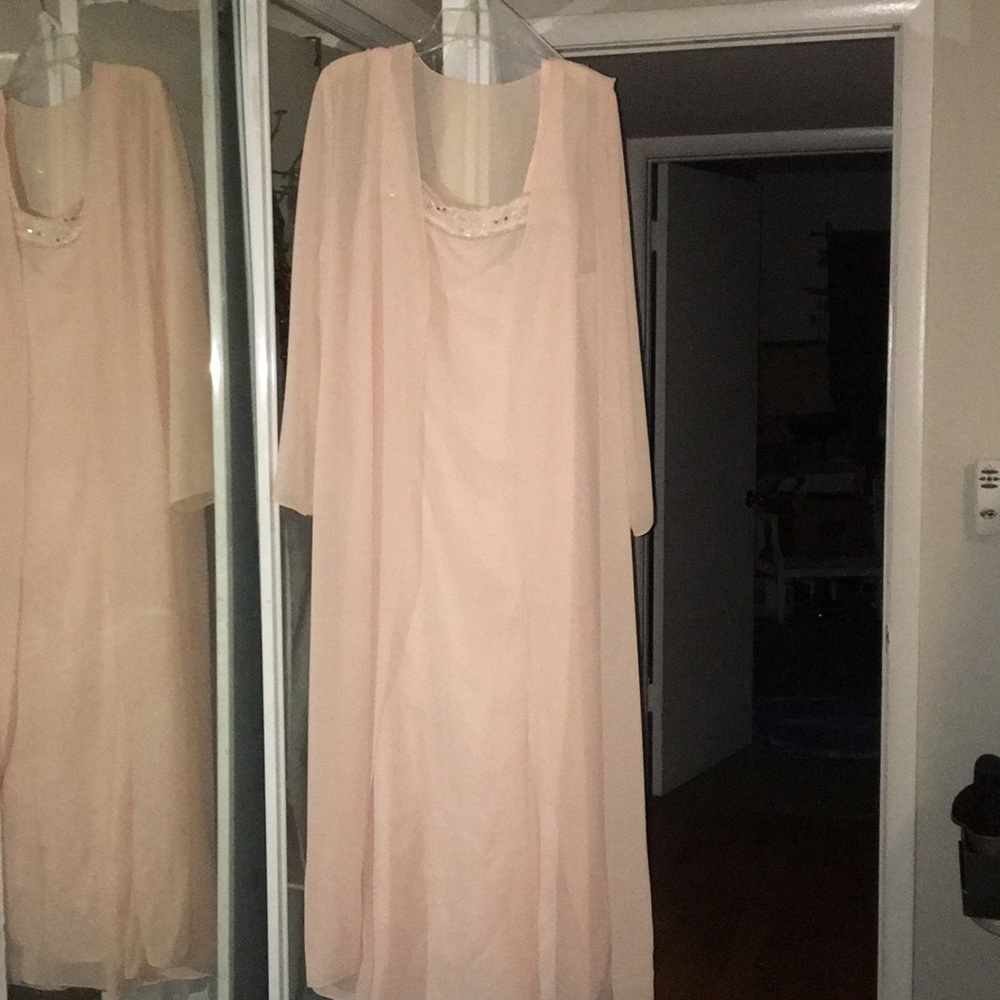 Beautiful peach MOB dress size 20